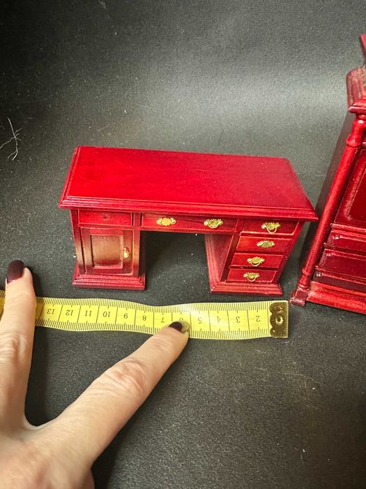 Лот вінтажних меблів з червоного дерева. Для лялькових будиночків.