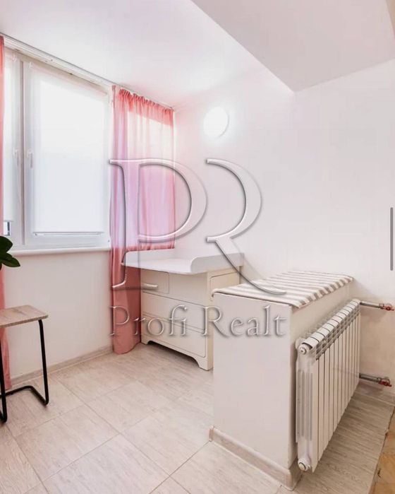 Продаж 4 кімнатна квартира вул. Шептицького 3Б / метро Лівобережна