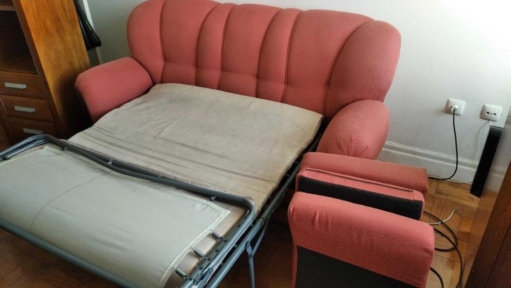 Sofá - cama, de 3 lugares, com cama francesa