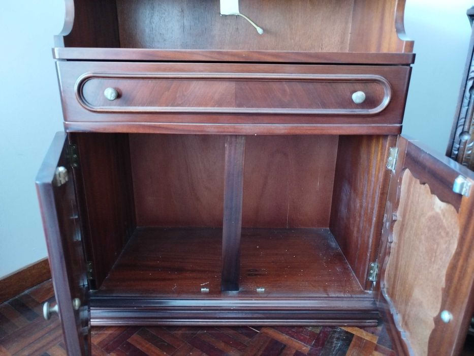 Movel televisào em madeira