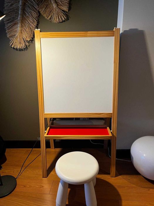 Conjunto IKEA: cavalete + banco para criança mammut