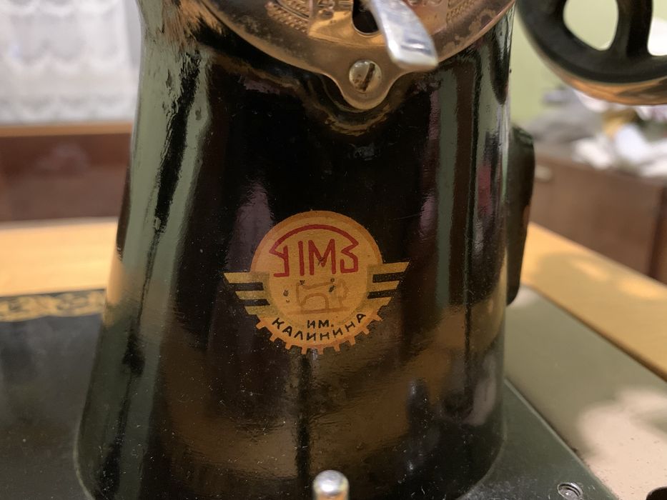 Швейна машинка з тумбою тумба тумбочка