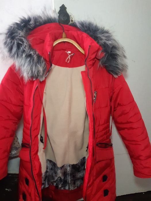 Курточка тепла зимня