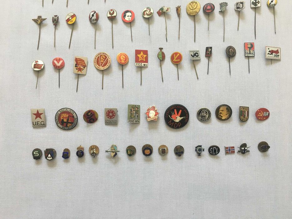 139 Pins e Crachás [lote]