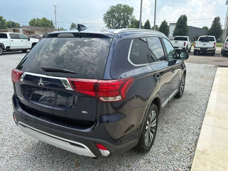 Mitsubishi Outlander      2019