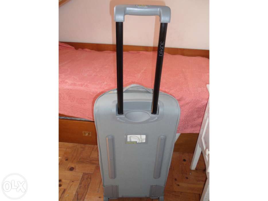 Mala de viagem trolley e bolsa de cintura daikine