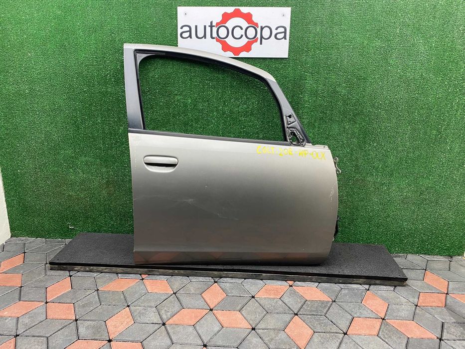 Дверка передня права Mitsubishi Colt