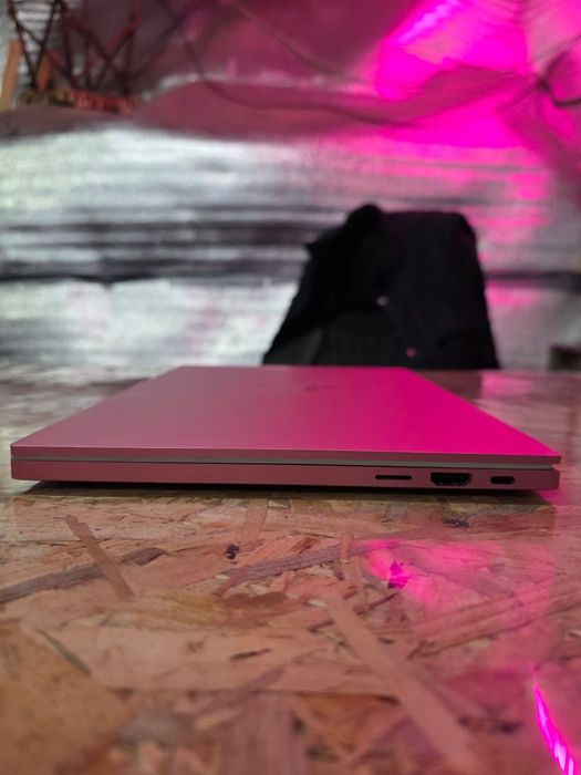 Ультрабук Razer Book 13 Pink i7-11gen 16GB RAM 512GB SSD