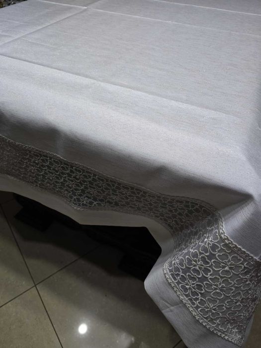 obrus 220x150 jasny krem ,plamoodporny,mieniacy+HAFTY wyprz