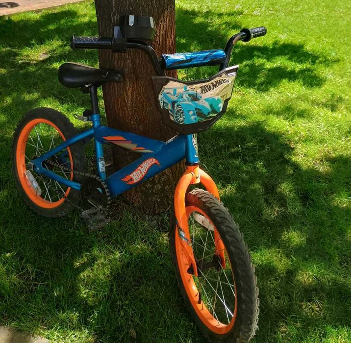 Продам дитячий велосипед Hot Wheels на вік 4-7 років.