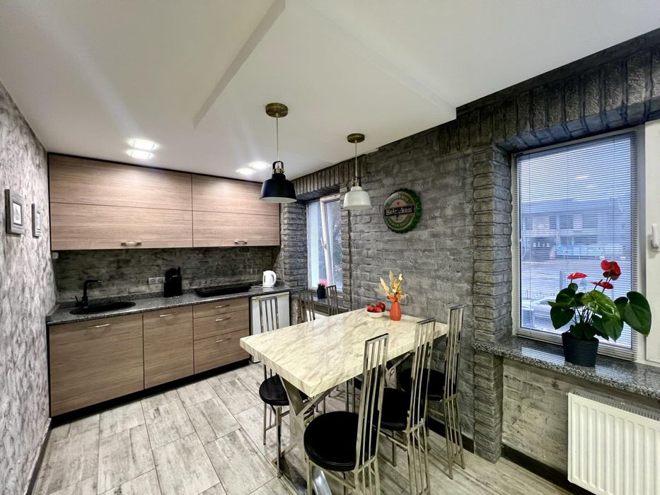 Оренда великої студії в центрі, вул. Смілянська 40