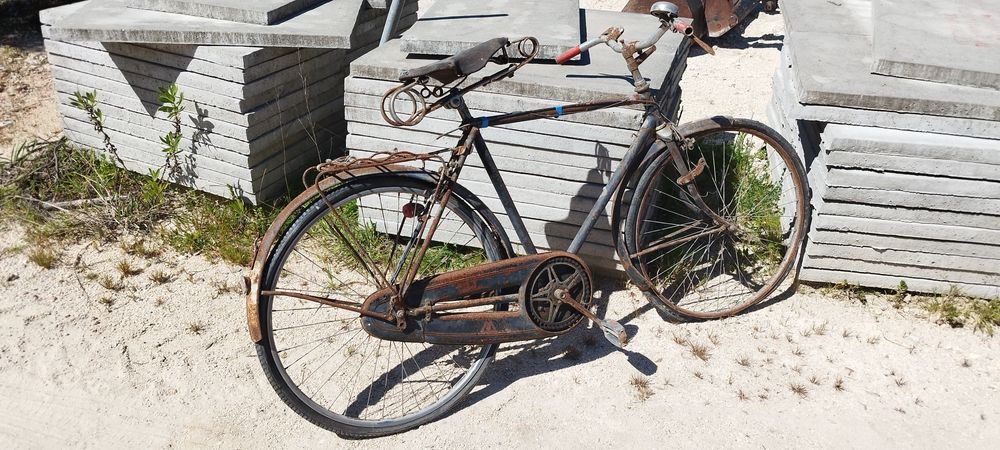 Bicicleta velha (não anda)447124530697359361