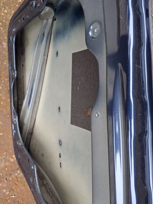 Drzwi tył prawe vw touran lift 10-15 kod LH5X