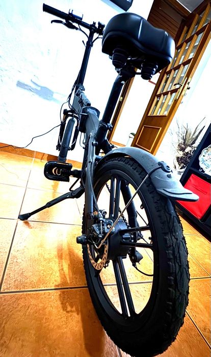 Bicicleta eléctrica dobrável