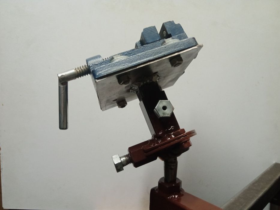 Столик шарнирный