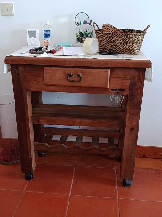 Movel de sala como louceiro ou aparador grande madeira maciça castanho estilo rustico qualidade