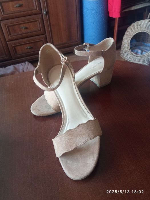 Buty damskie sandały