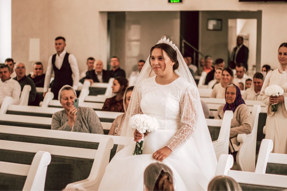 Продам Дуже Гарну Весільну сукню