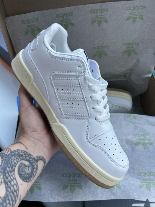Кросівки жіночі Adidas
