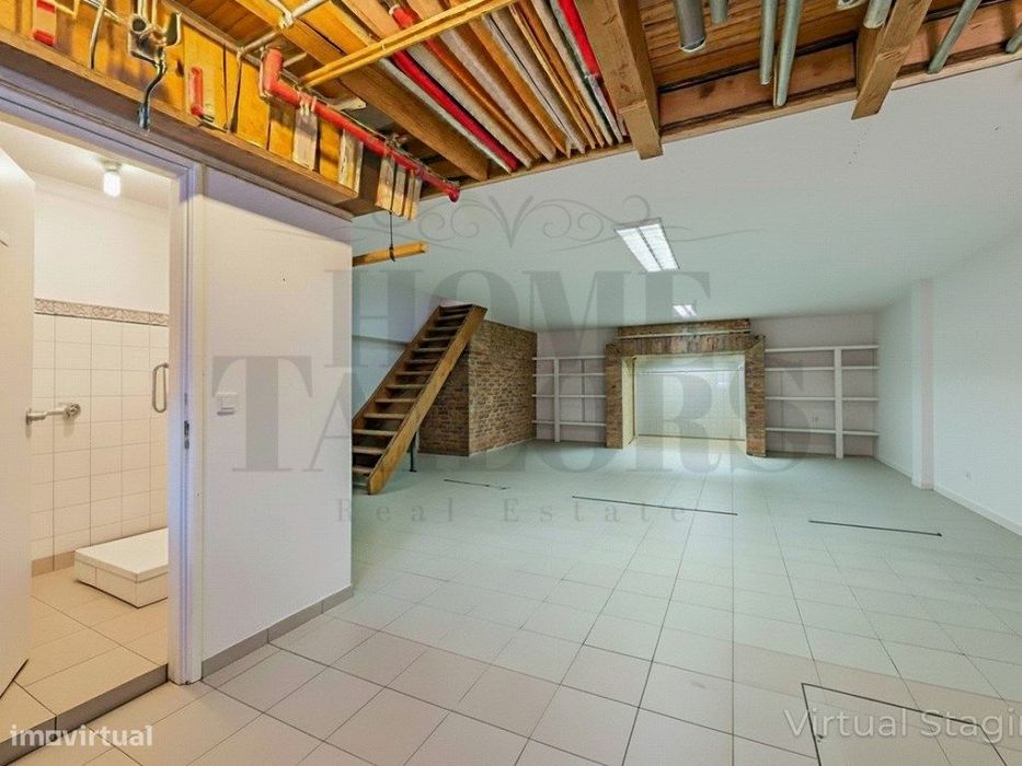 Armazém amplo em Campo de Ourique