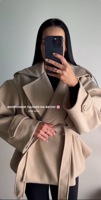 Вкорочене легке пальто мокко