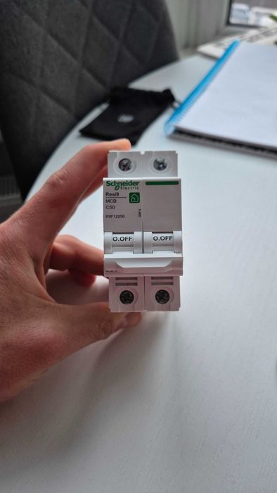 Новий автоматичний вимикач Schneider Electric 50А