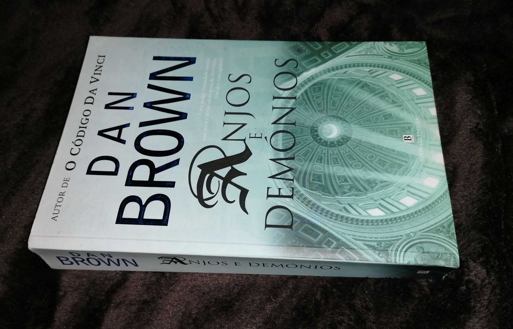 Livro "Anjos e Demónios"