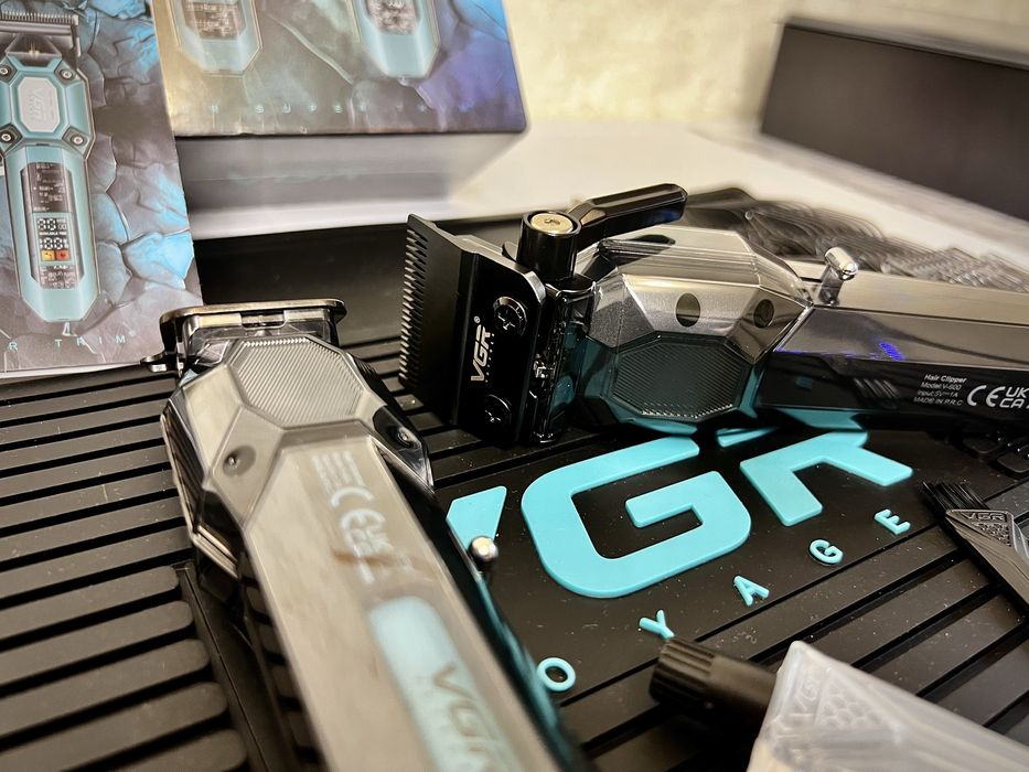 Комплект для стрижки 2 в 1 VGR BLACK (машинка+тример,10 насадок) lux