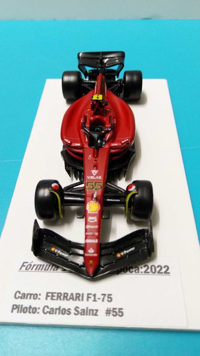 Ferrari F1-75 #55 C. Sainz - Mundial Fórmula 1 2022 - Miniatura Bburago na escala 1/43