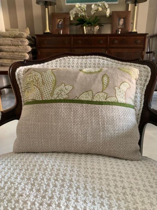 Custom-made floral-patterned cushions64409435655299122