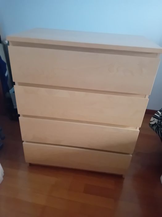 Cómoda ikea em bom estado