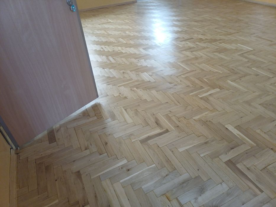 Cyklinowanie lakierowanie listwowanie renowacja schodów  układanie