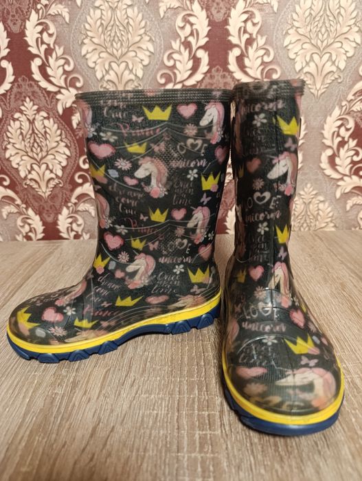 Чобітки на дівчинку