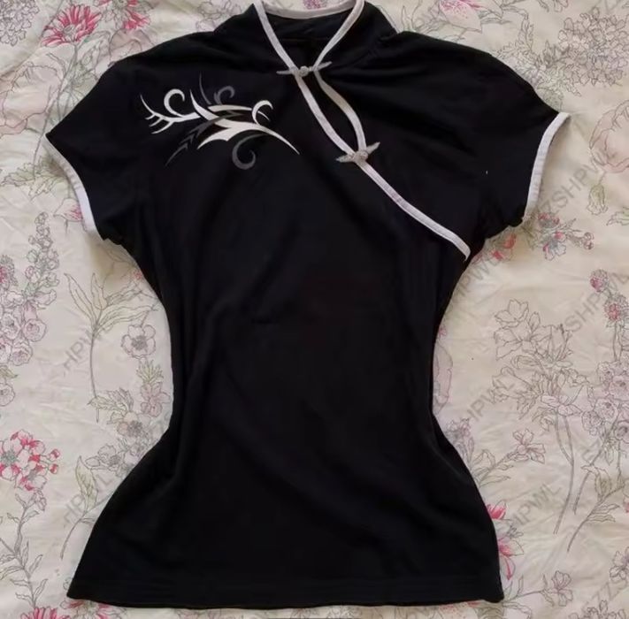 футболка приталена у китайському/японському стилі y2k