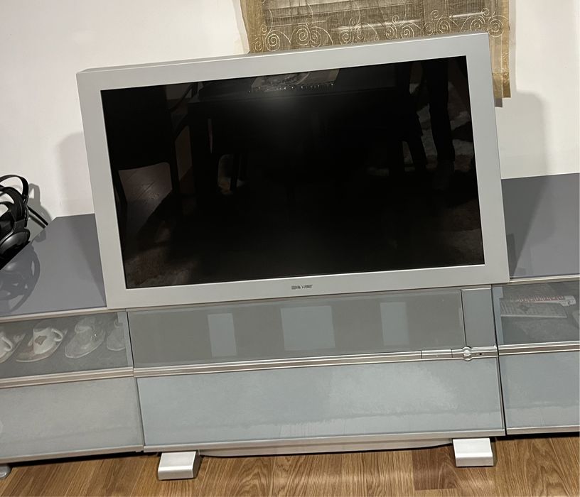 Televisao com móvel