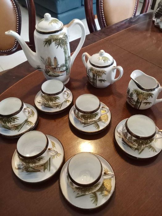 Charmoso serviço de porcalana japonesa