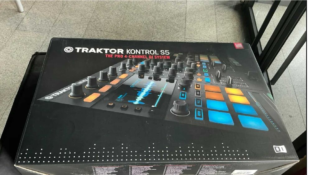 Traktor kontrol S5 Native instrument Nowy
