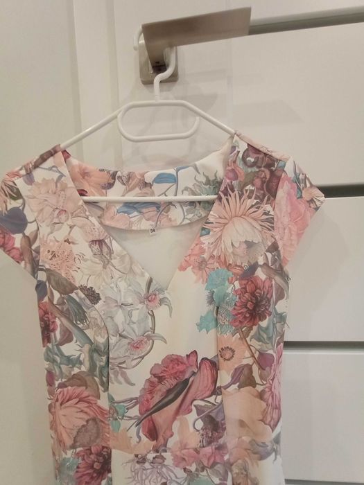 Sukienka damska w kwiaty 38