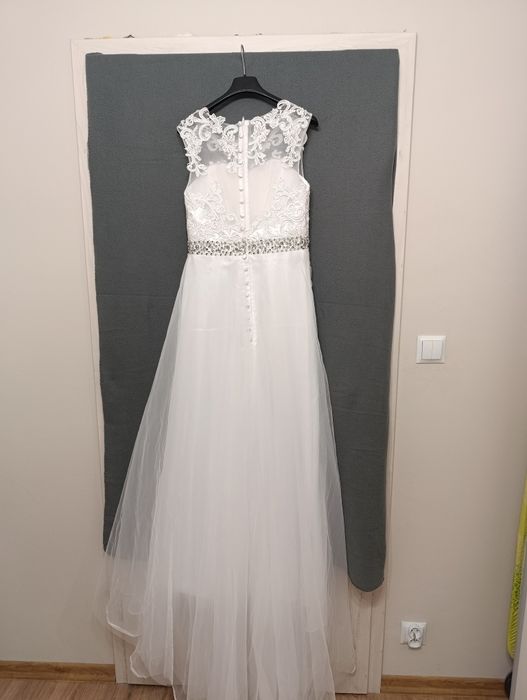 Suknia ślubna.         .