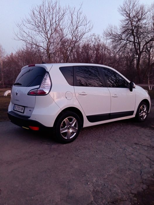 ТЕРМІНОВО. Продам Рено Сценік економний дизель.