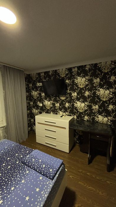 Здаю подобово 2 поверховий будинок