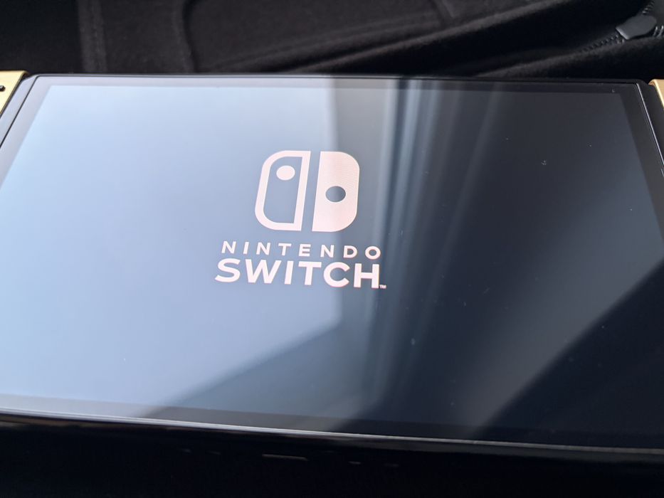 Nintendo Switch Oled Zelda + etui + gry