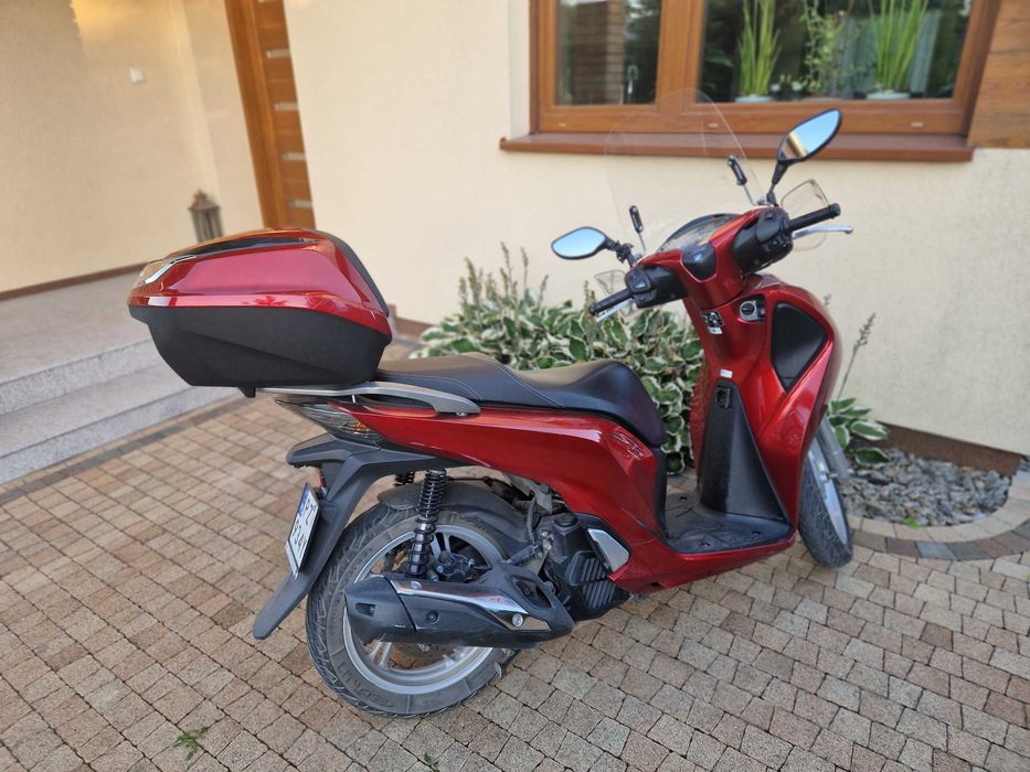 Sh 125 2017 Rosso Honda SH125, 2017, Skuter Swarzędz •