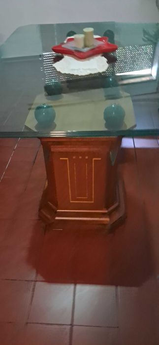 Estante de sala e mesa