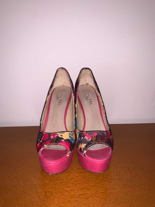 Sapatos coloridos - Tamanho 37