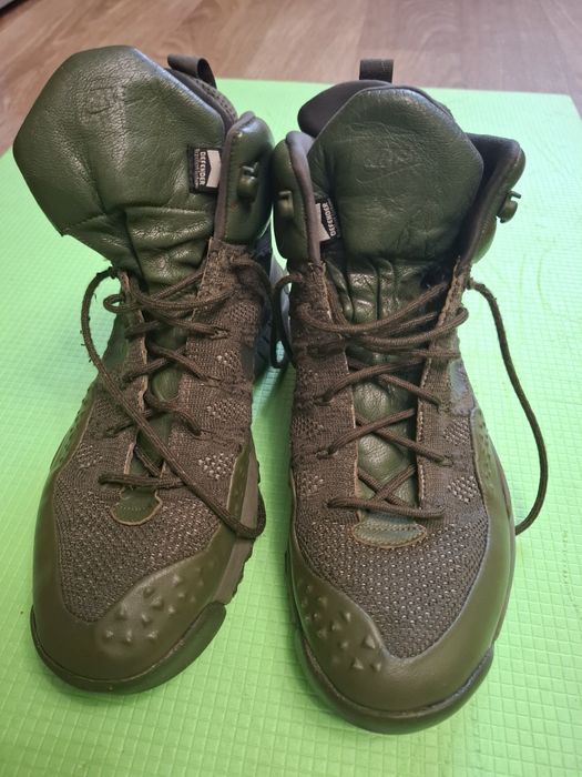 Продам високіі кросівки  Nike б/у