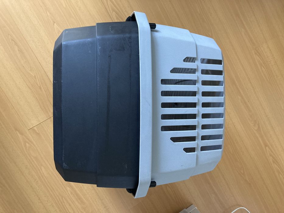 Gaiola de transporte rigida em excelente estado