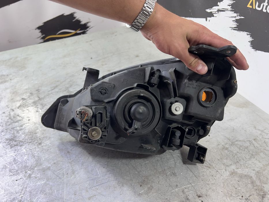 Фара від Suzuki Liana