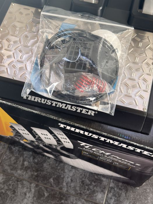 Pedais ThrustMaster T-LCM