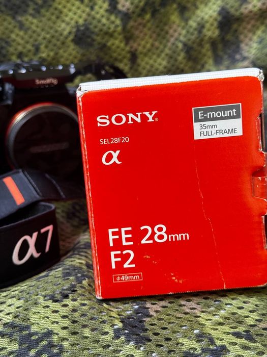 Об'єктив Sony FE  28  f/2
